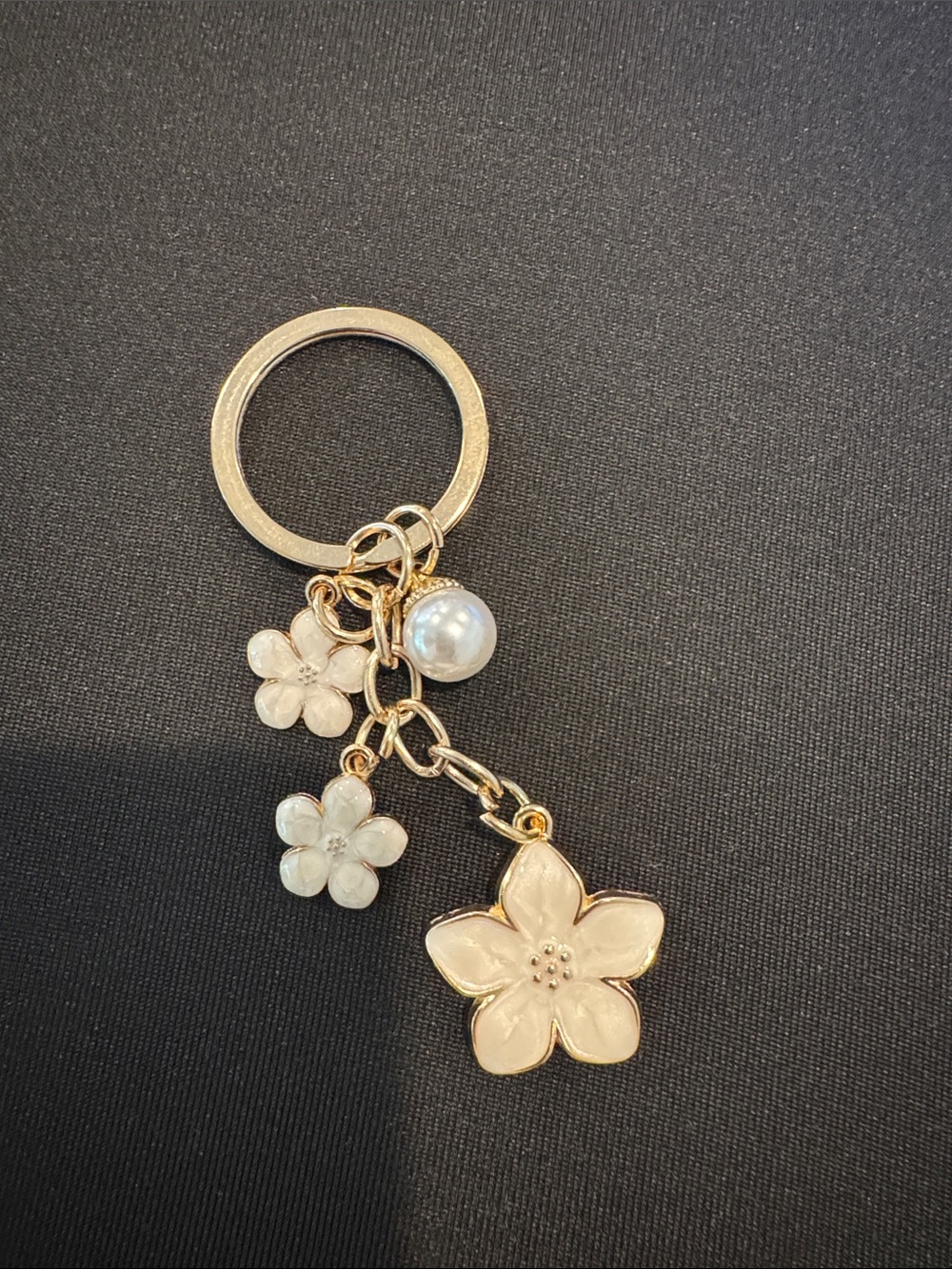 Source Unknown Gold Floral Keychain with White Flower Charms and Pearl